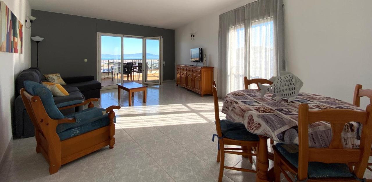 Apartaments Club Nautic L' Escala Extérieur photo