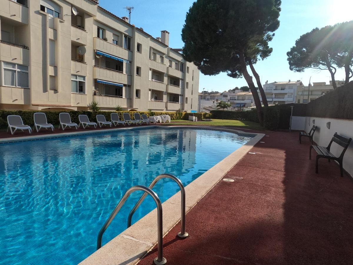 Apartaments Club Nautic L' Escala Extérieur photo